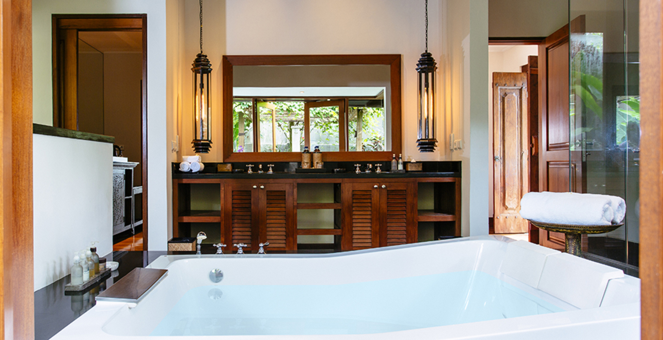 Secluded 5-Star Luxury by the Ocean – Bali Villa 1018