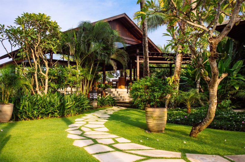 Secluded 5-Star Luxury by the Ocean – Bali Villa 1018