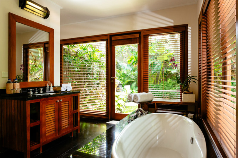 Secluded 5-Star Luxury by the Ocean – Bali Villa 1018