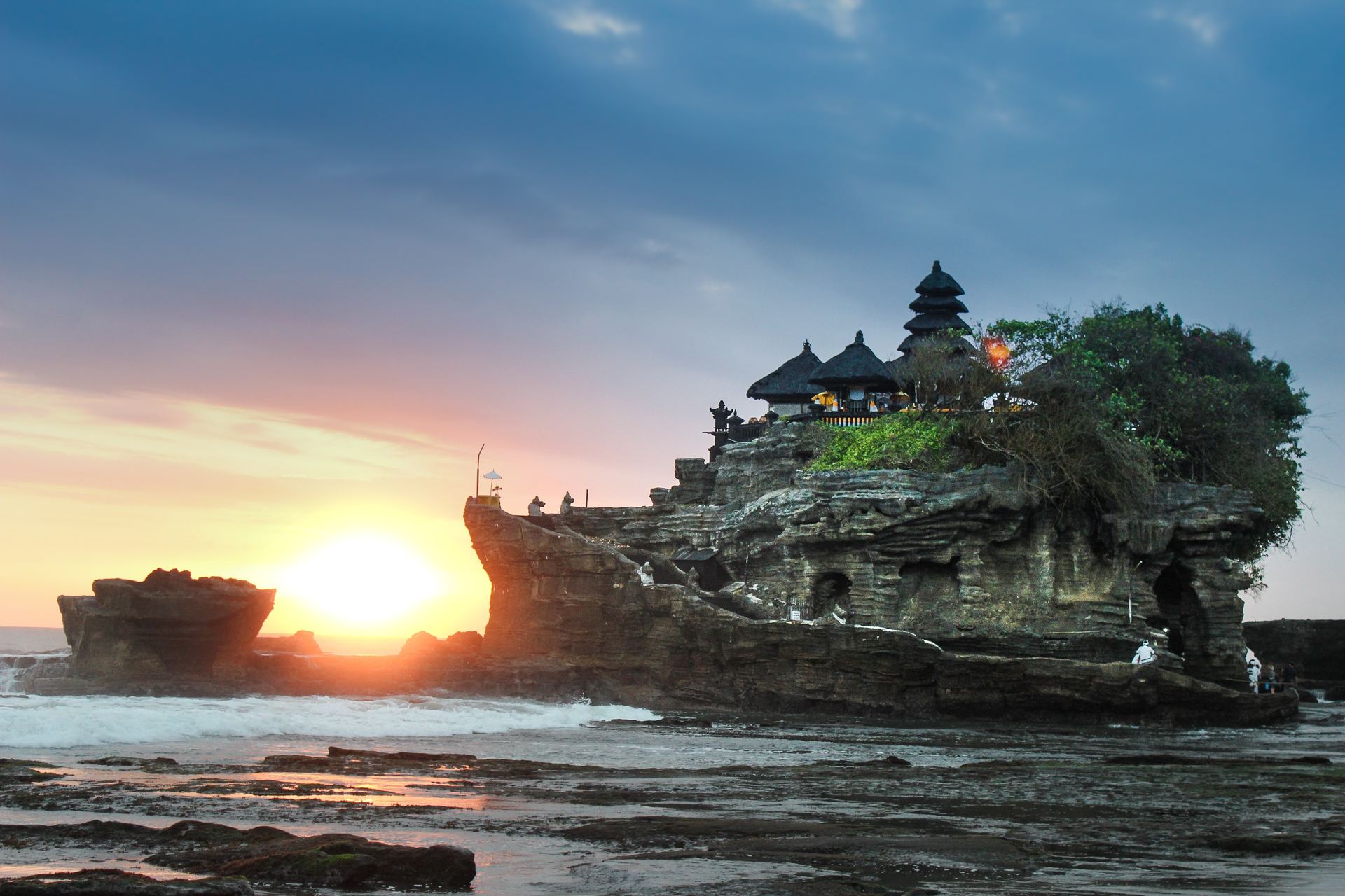 Oceanfront Luxury Escape – Bali Villa 1021
