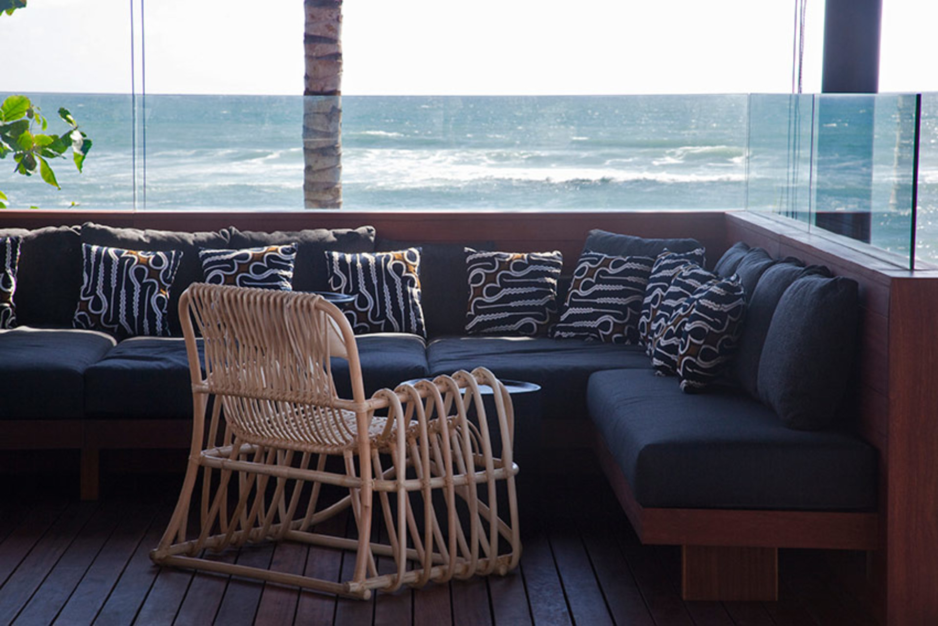 Oceanfront Luxury Escape – Bali Villa 1021