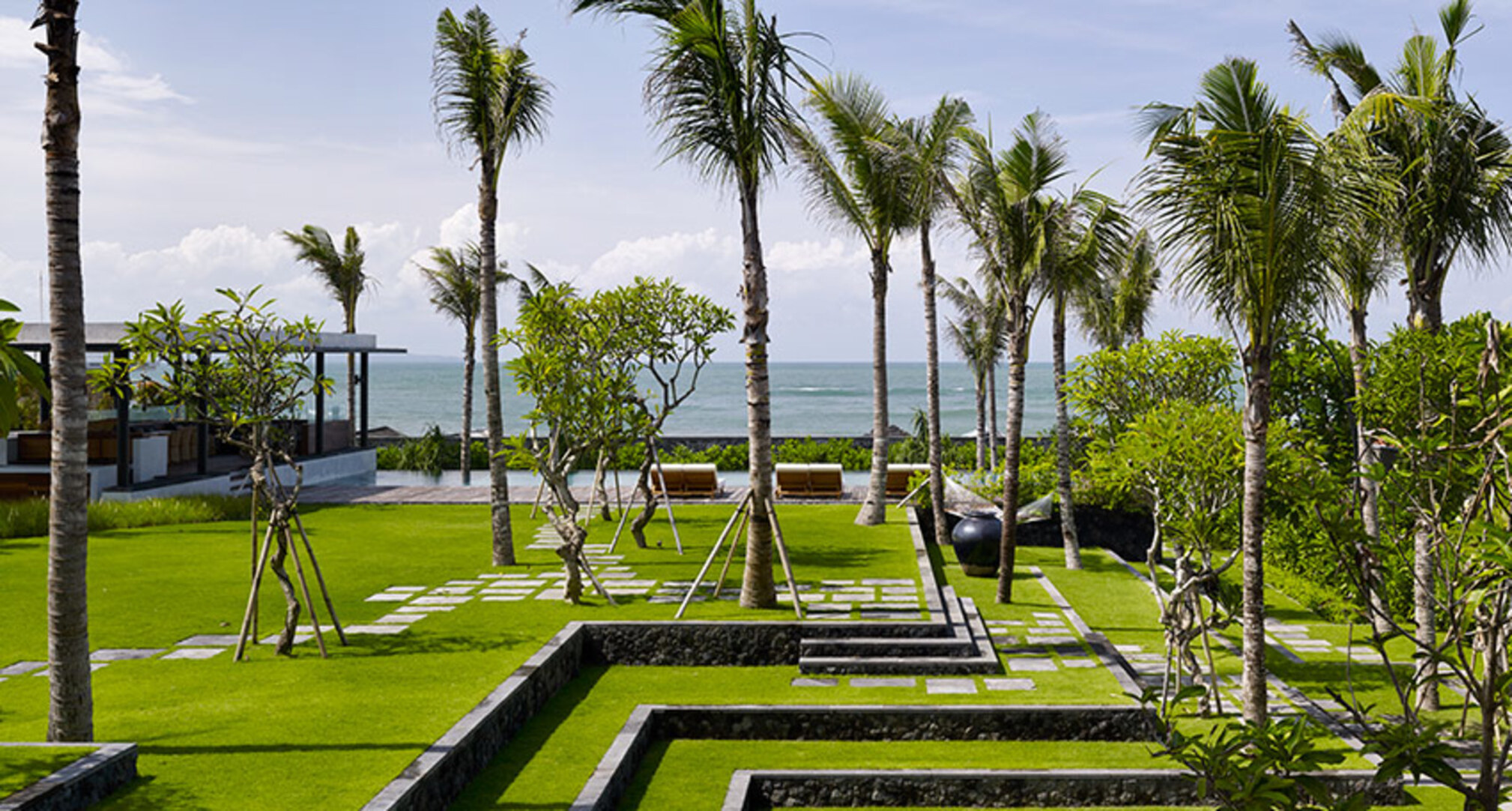 Oceanfront Luxury Escape – Bali Villa 1021