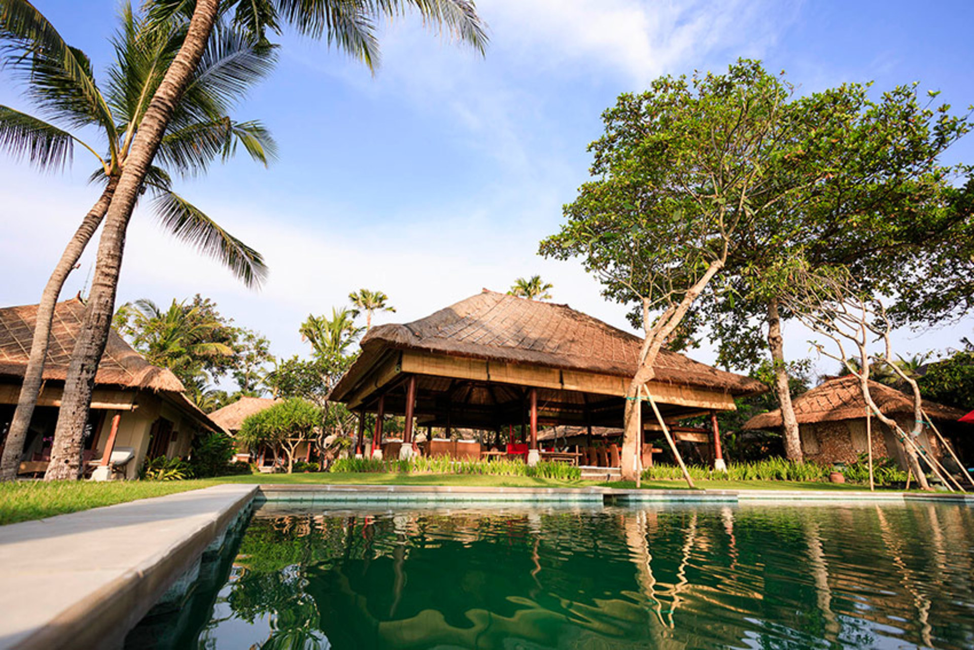 Bali Villa 1023: Ocean Bliss & Poolside Serenity