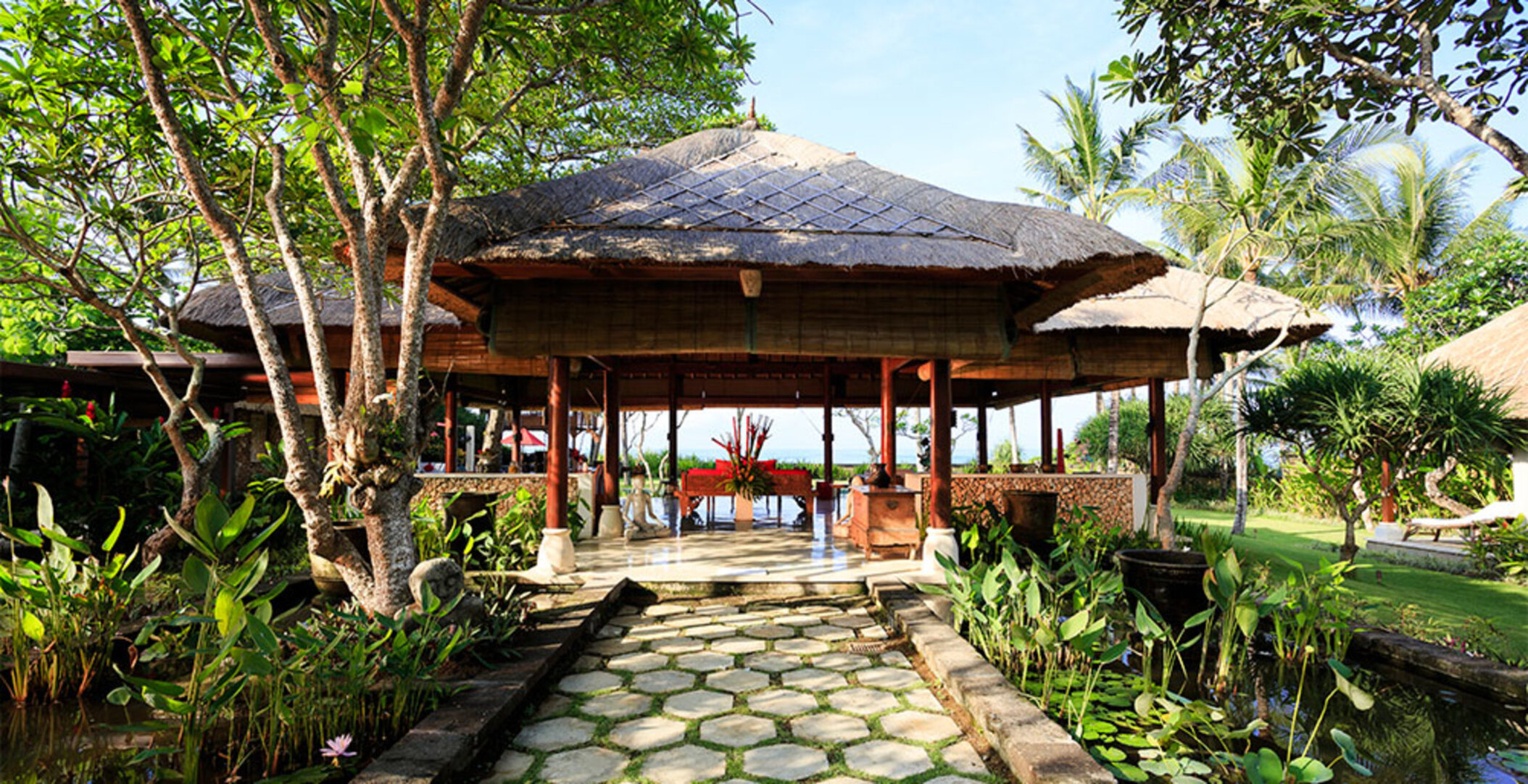 Bali Villa 1023: Ocean Bliss & Poolside Serenity