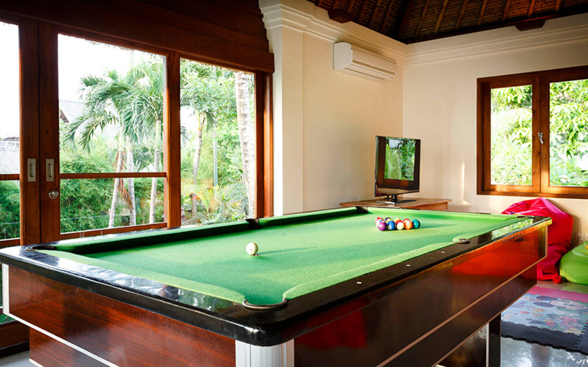 Bali Villa 1023: Ocean Bliss & Poolside Serenity