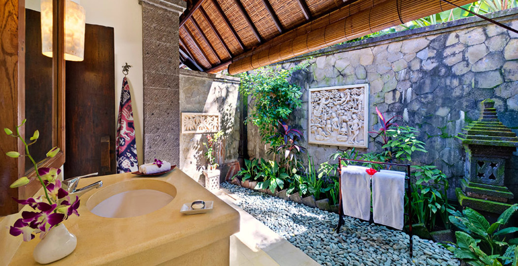 Tropical Luxury Steps from the Sand – Bali Villa 1034