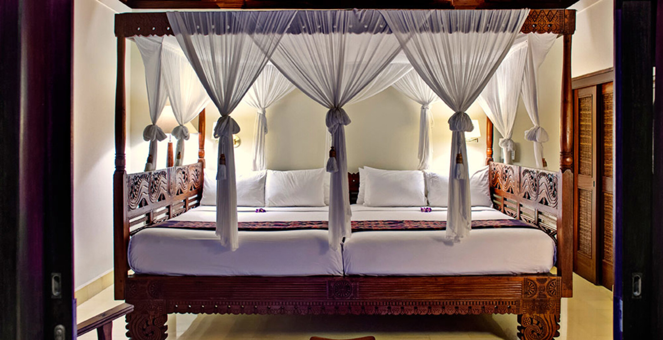 Tropical Luxury Steps from the Sand – Bali Villa 1034