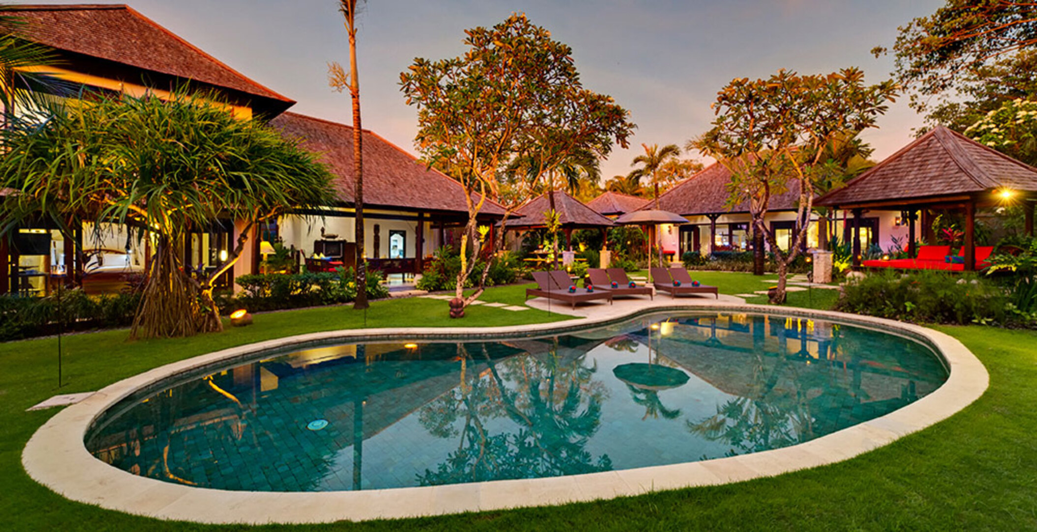 Tropical Luxury Steps from the Sand – Bali Villa 1034