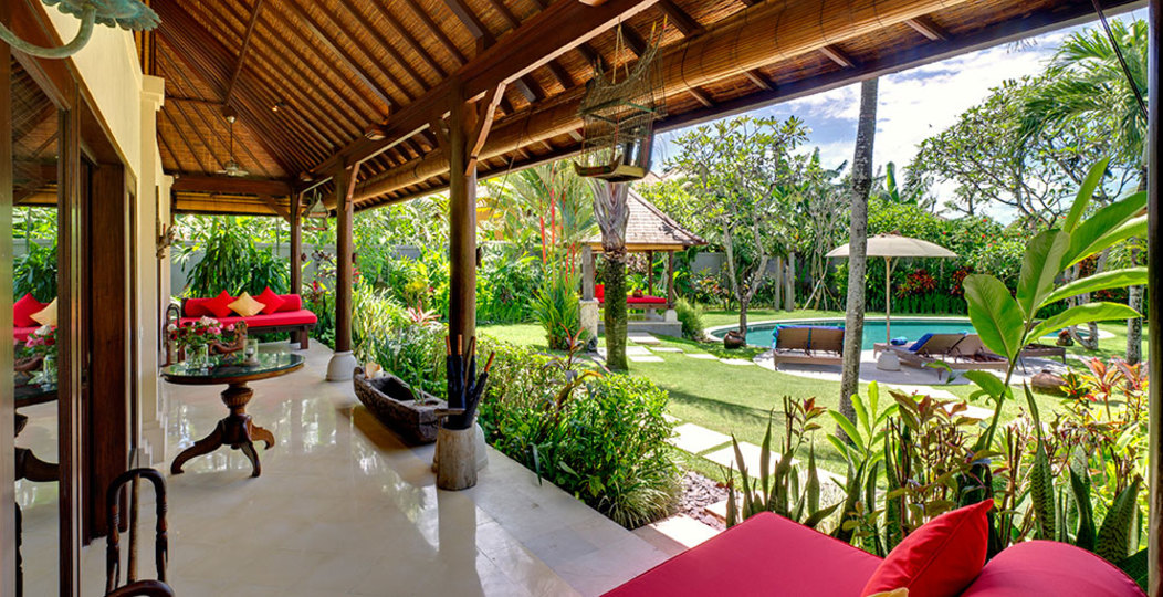 Tropical Luxury Steps from the Sand – Bali Villa 1034