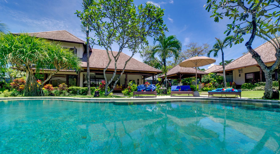 Tropical Luxury Steps from the Sand – Bali Villa 1034