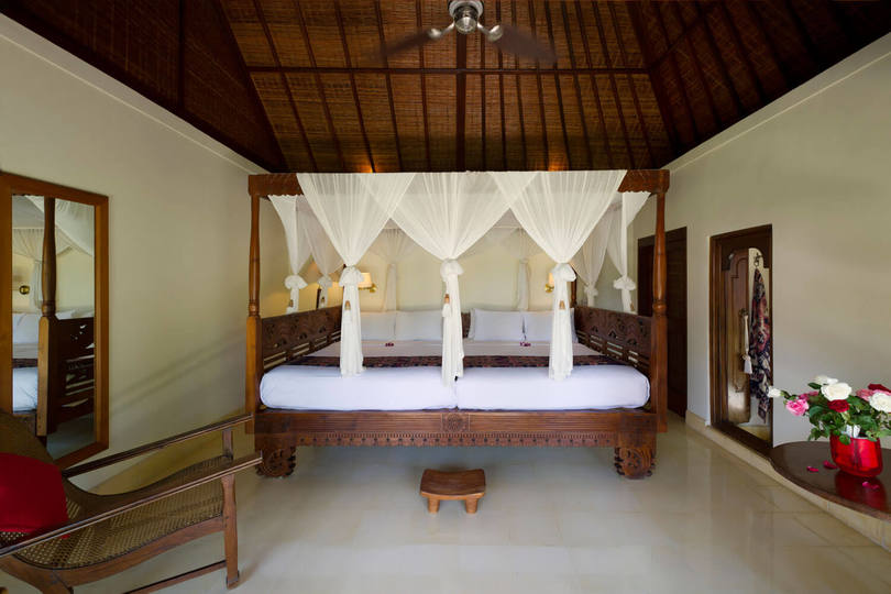 Tropical Luxury Steps from the Sand – Bali Villa 1034