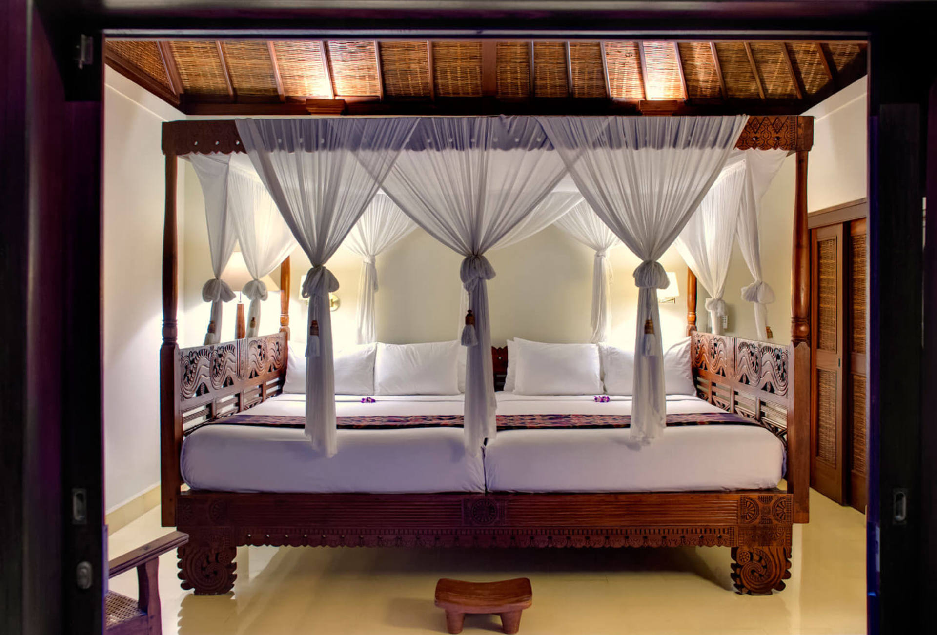 Tropical Luxury Steps from the Sand – Bali Villa 1034