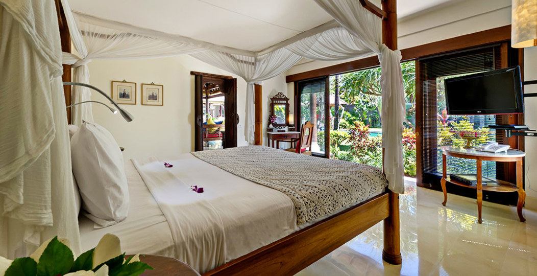 Tropical Luxury Steps from the Sand – Bali Villa 1034