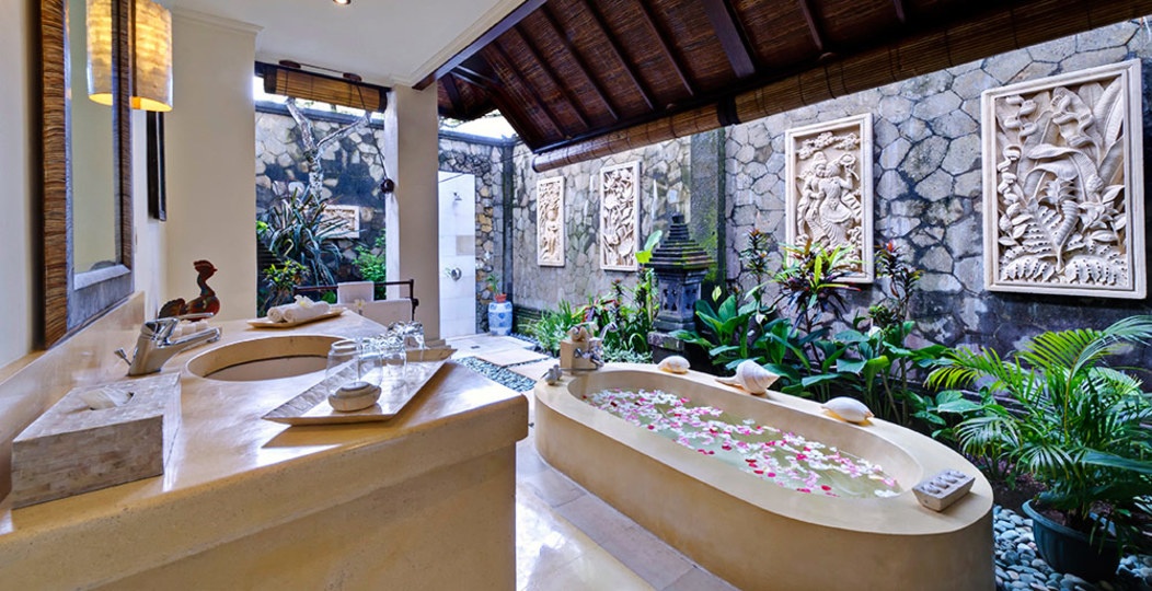 Tropical Luxury Steps from the Sand – Bali Villa 1034