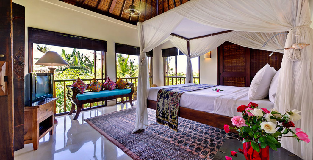 Tropical Luxury Steps from the Sand – Bali Villa 1034