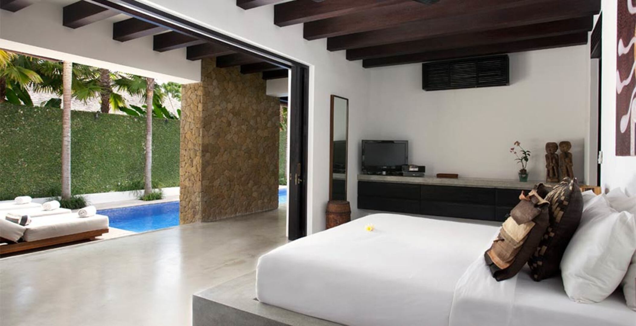 Luxury 5-Star Villa Steps from Echo Beach, Bali 1040