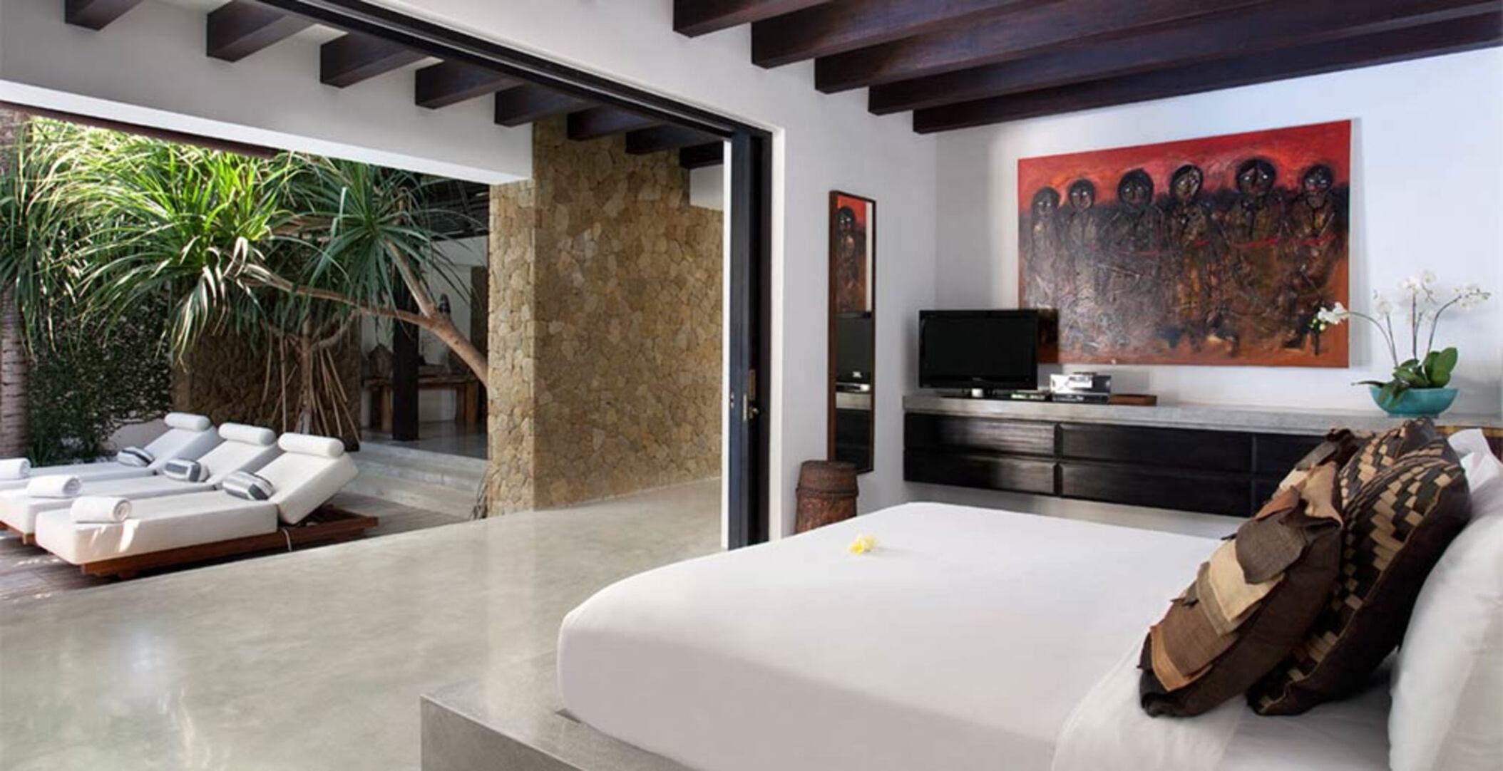Luxury 5-Star Villa Steps from Echo Beach, Bali 1040