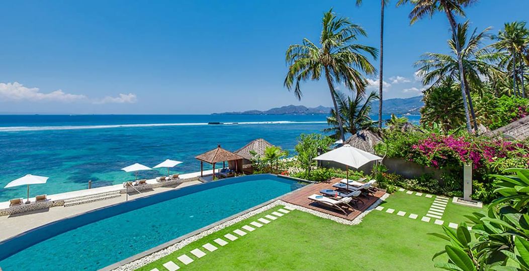 Beautiful Seafront Villa with Private Pool – Bali Villa 1041