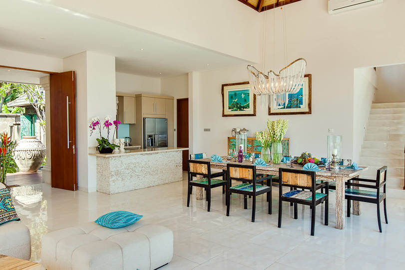 Beautiful Seafront Villa with Private Pool – Bali Villa 1041