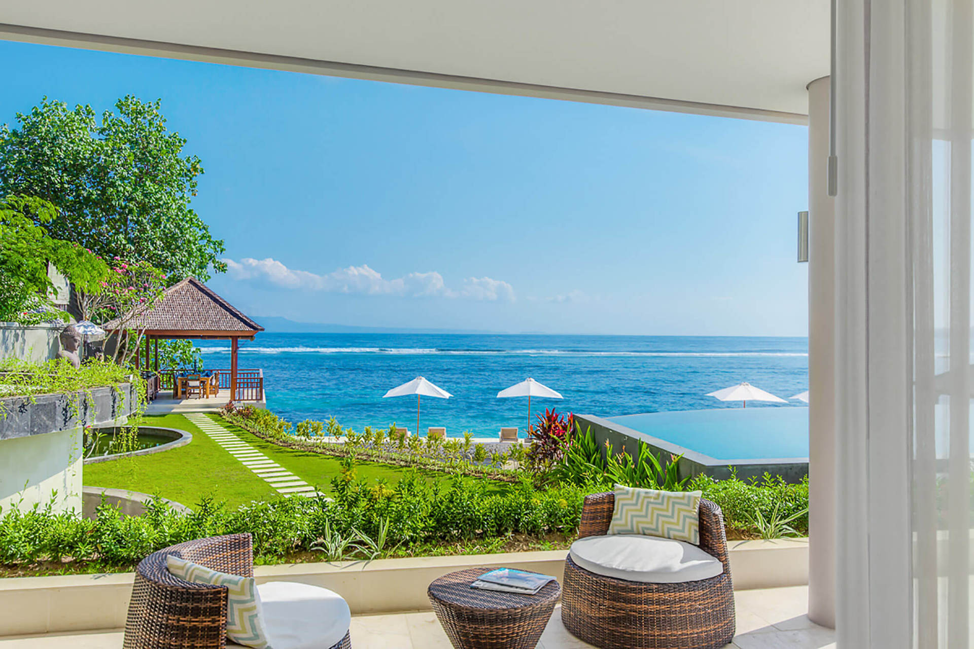 Beautiful Seafront Villa with Private Pool – Bali Villa 1041