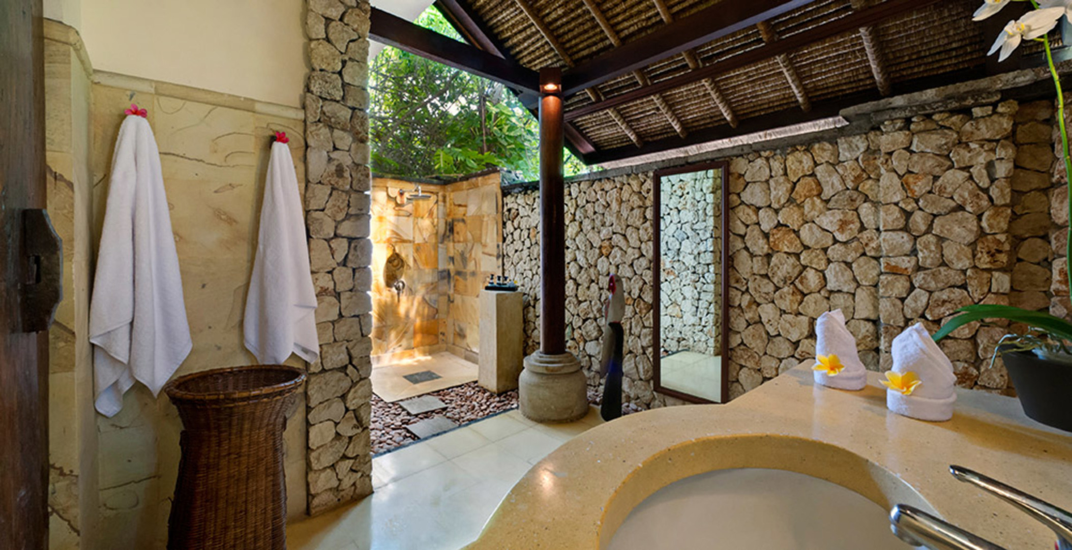 Elegant Beachfront Escape with Pool – Bali Villa 1046