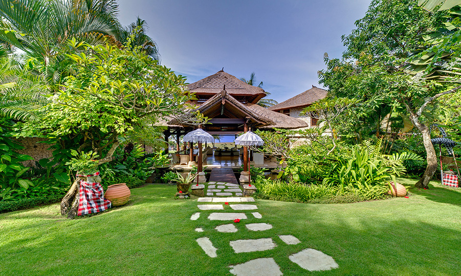 Elegant Beachfront Escape with Pool – Bali Villa 1046