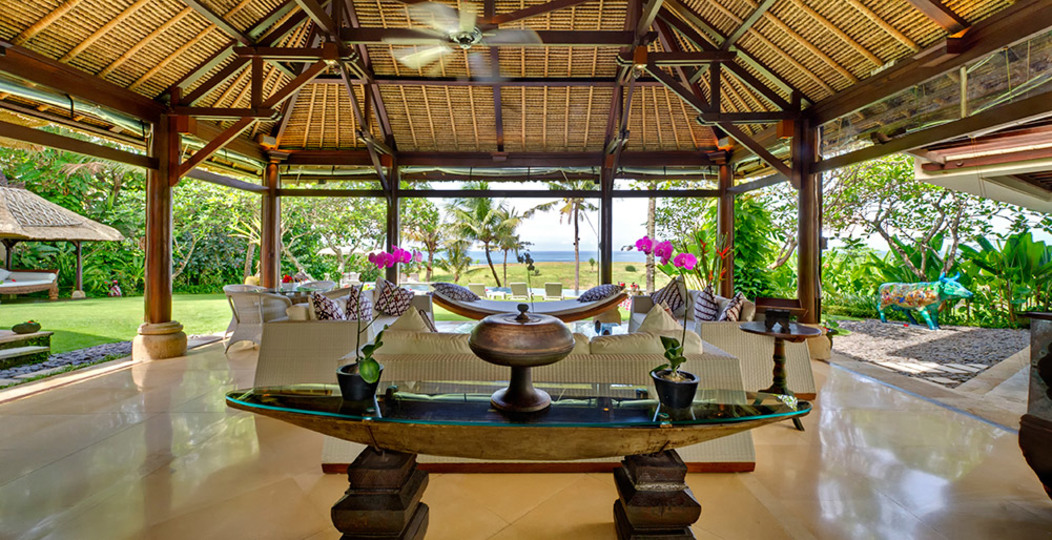 Elegant Beachfront Escape with Pool – Bali Villa 1046