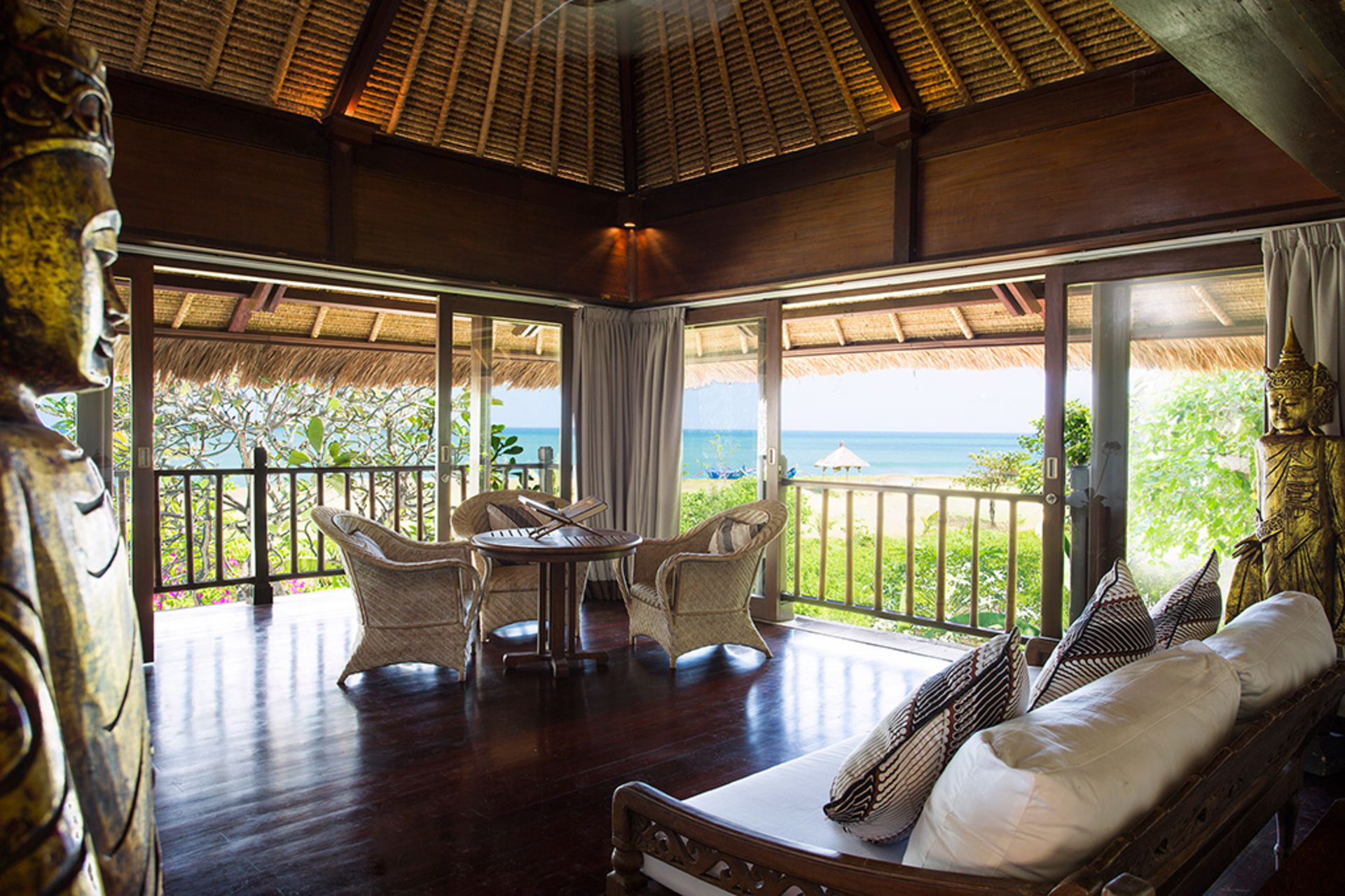 Elegant Beachfront Escape with Pool – Bali Villa 1046