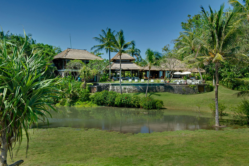 Elegant Beachfront Escape with Pool – Bali Villa 1046