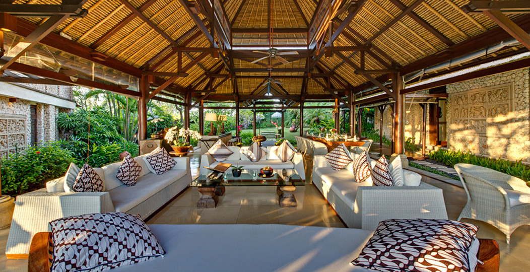 Elegant Beachfront Escape with Pool – Bali Villa 1046