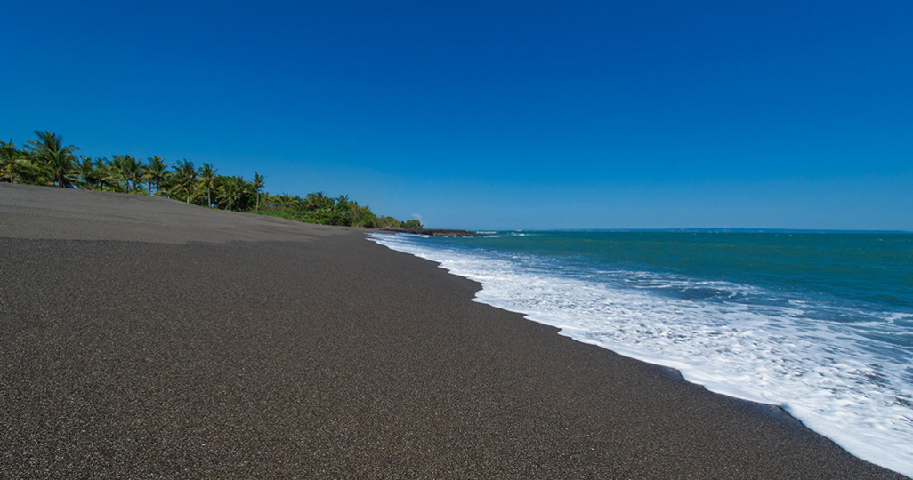 Elegant Beachfront Escape with Pool – Bali Villa 1046