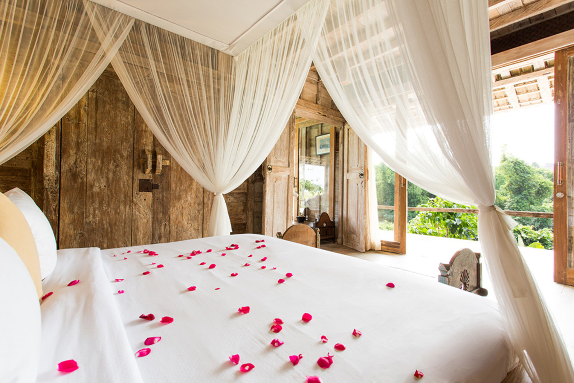 Elegant Beachfront Escape with Pool – Bali Villa 1046