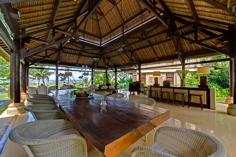 Elegant Beachfront Escape with Pool – Bali Villa 1046