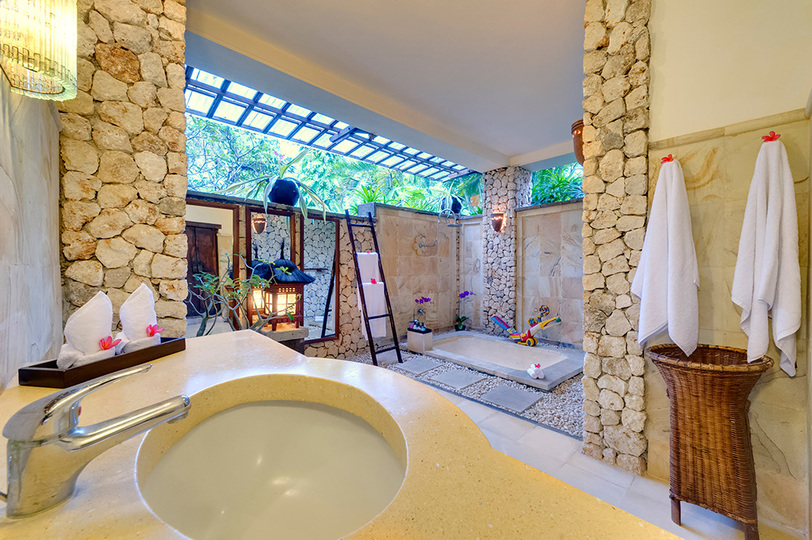 Elegant Beachfront Escape with Pool – Bali Villa 1046