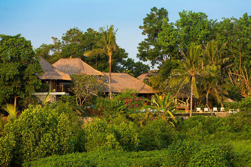 Elegant Beachfront Escape with Pool – Bali Villa 1046