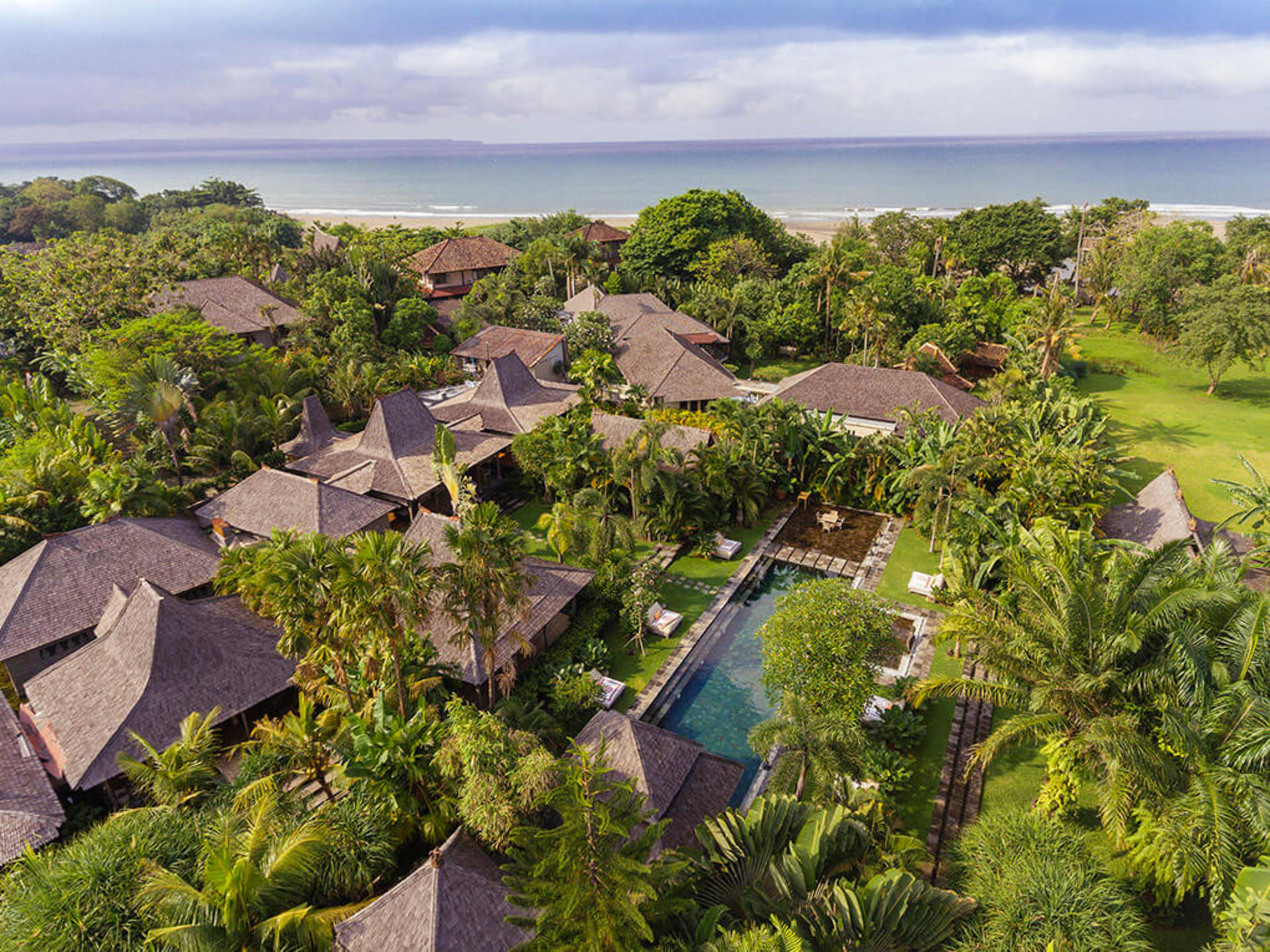 Seaside Luxury with Cultural Charm – Bali Villa 1054
