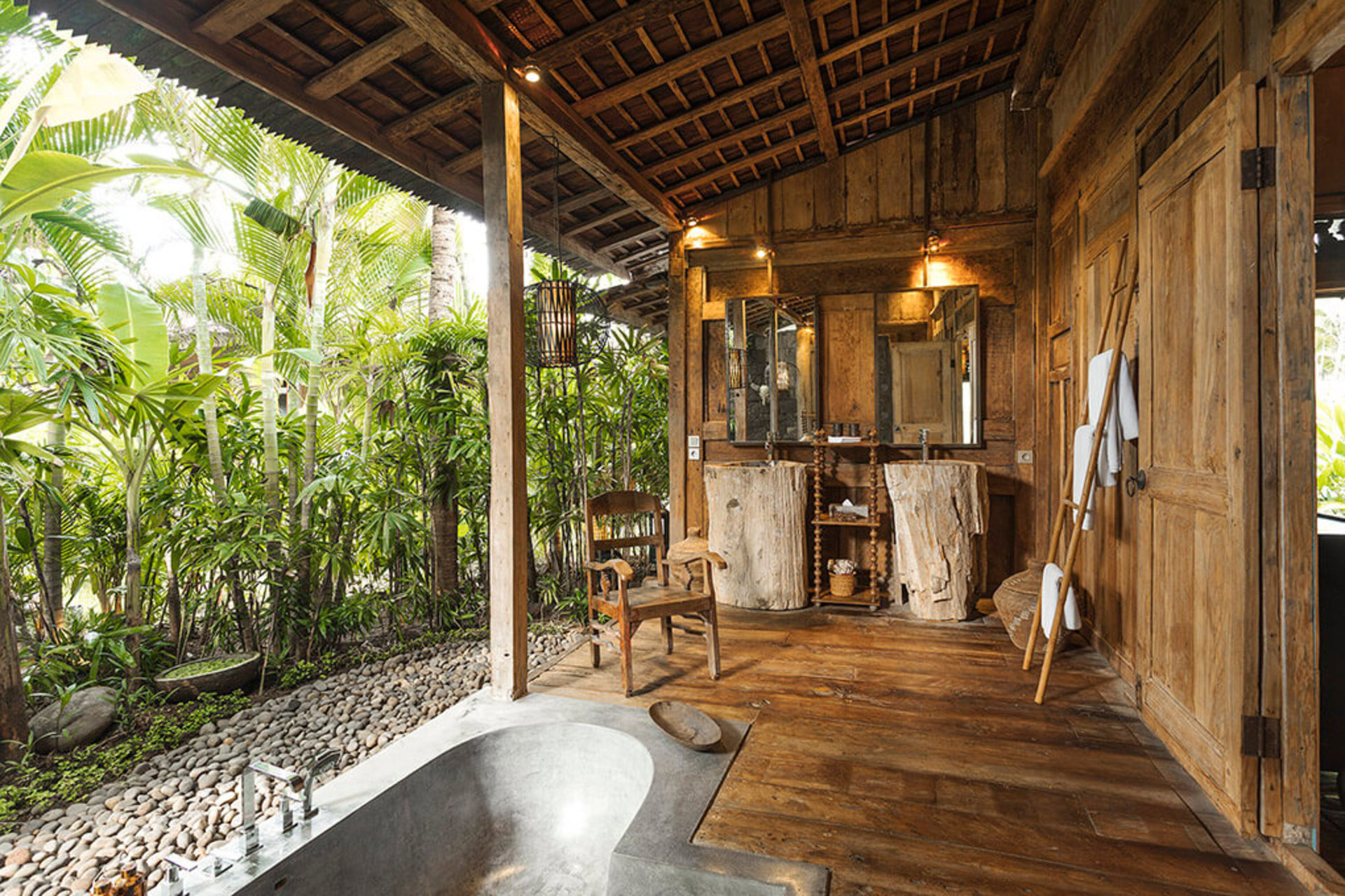 Seaside Luxury with Cultural Charm – Bali Villa 1054