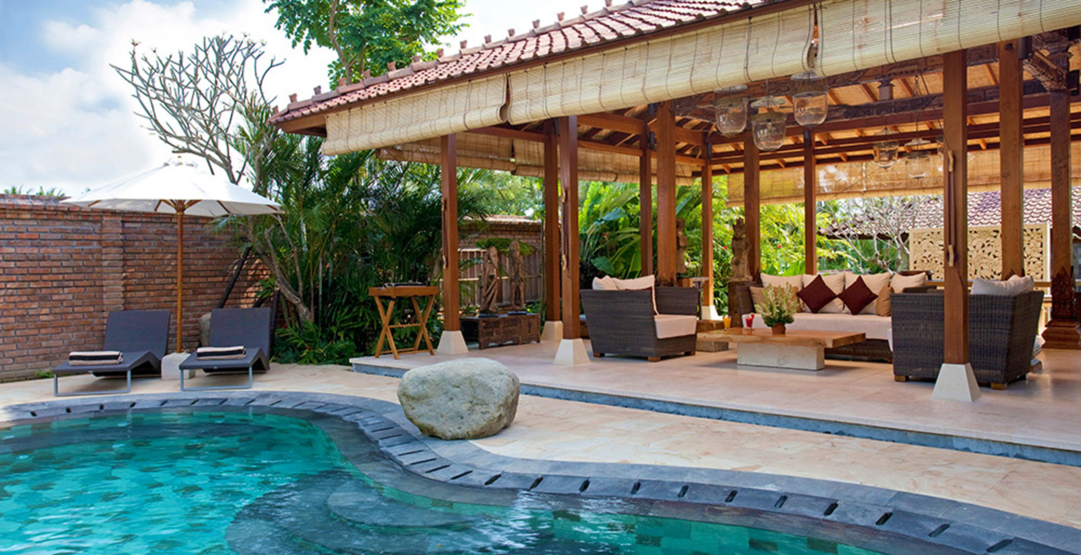 A Private Bali Haven Just Steps from the Sea – 1081