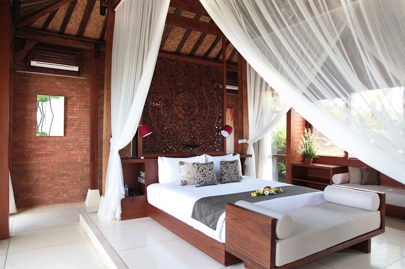 A Private Bali Haven Just Steps from the Sea – 1081