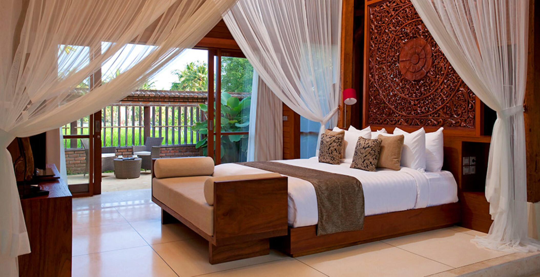 A Private Bali Haven Just Steps from the Sea – 1081