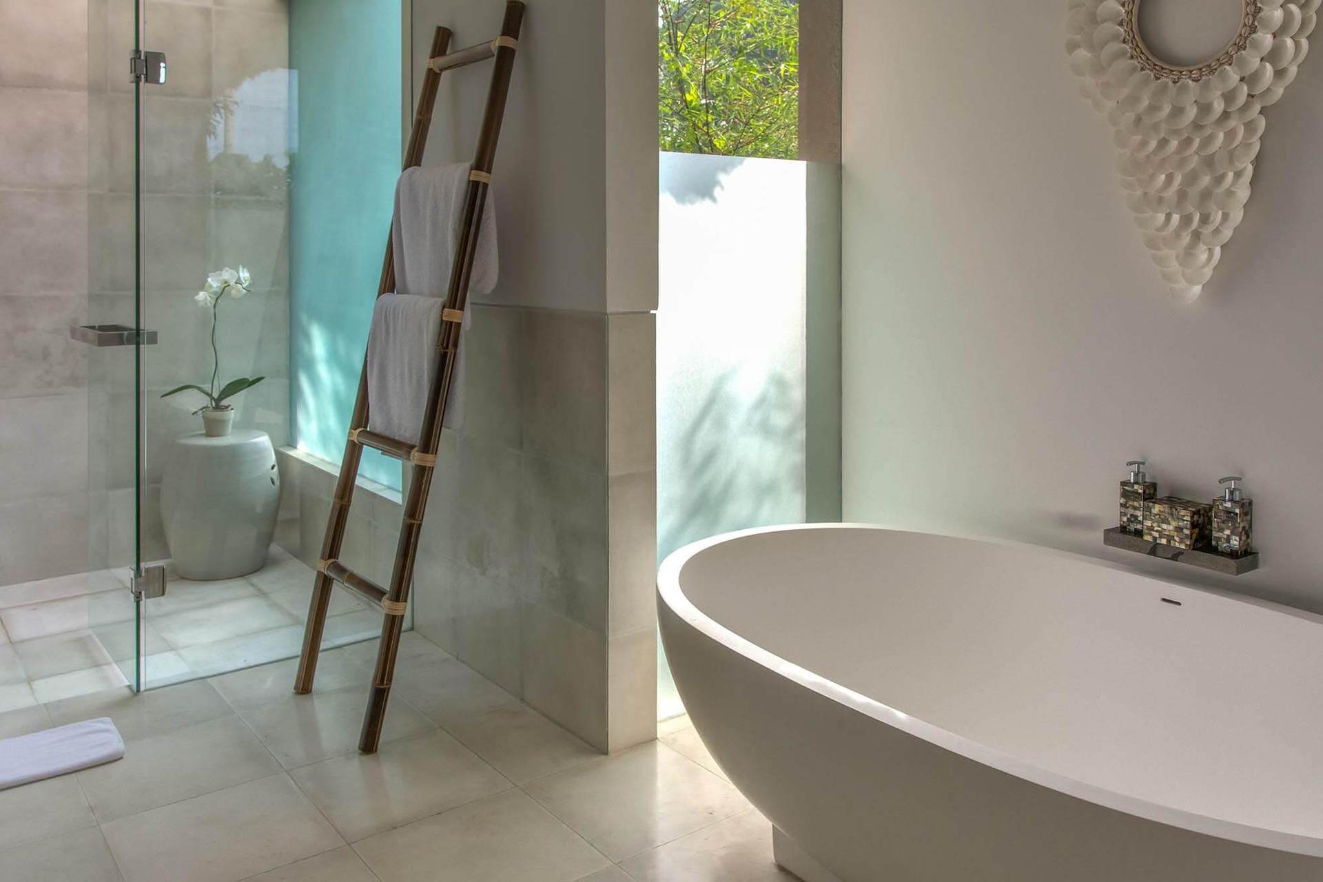 Luxury by the Ocean’s Edge – Bali Villa 1087