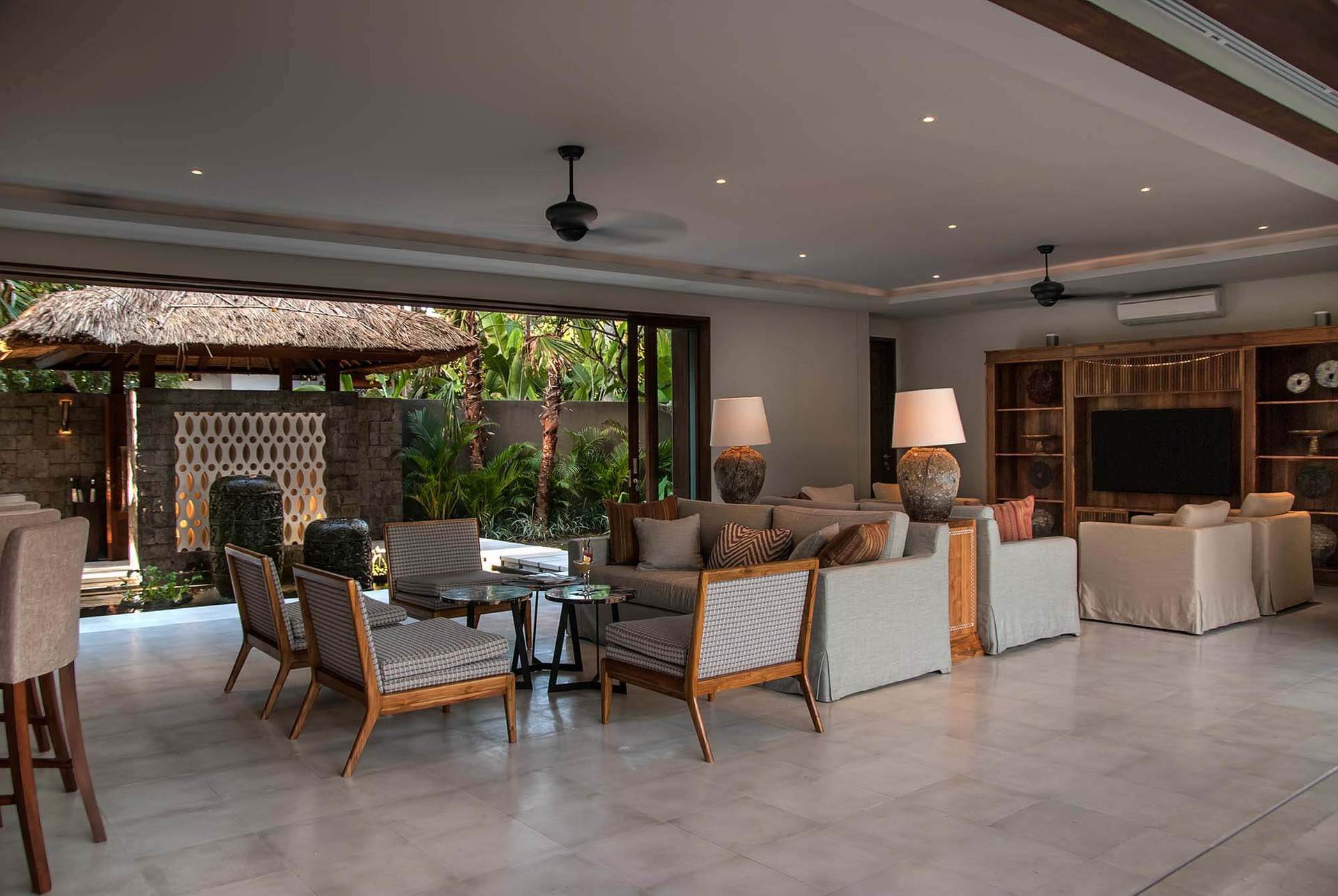Luxury by the Ocean’s Edge – Bali Villa 1087
