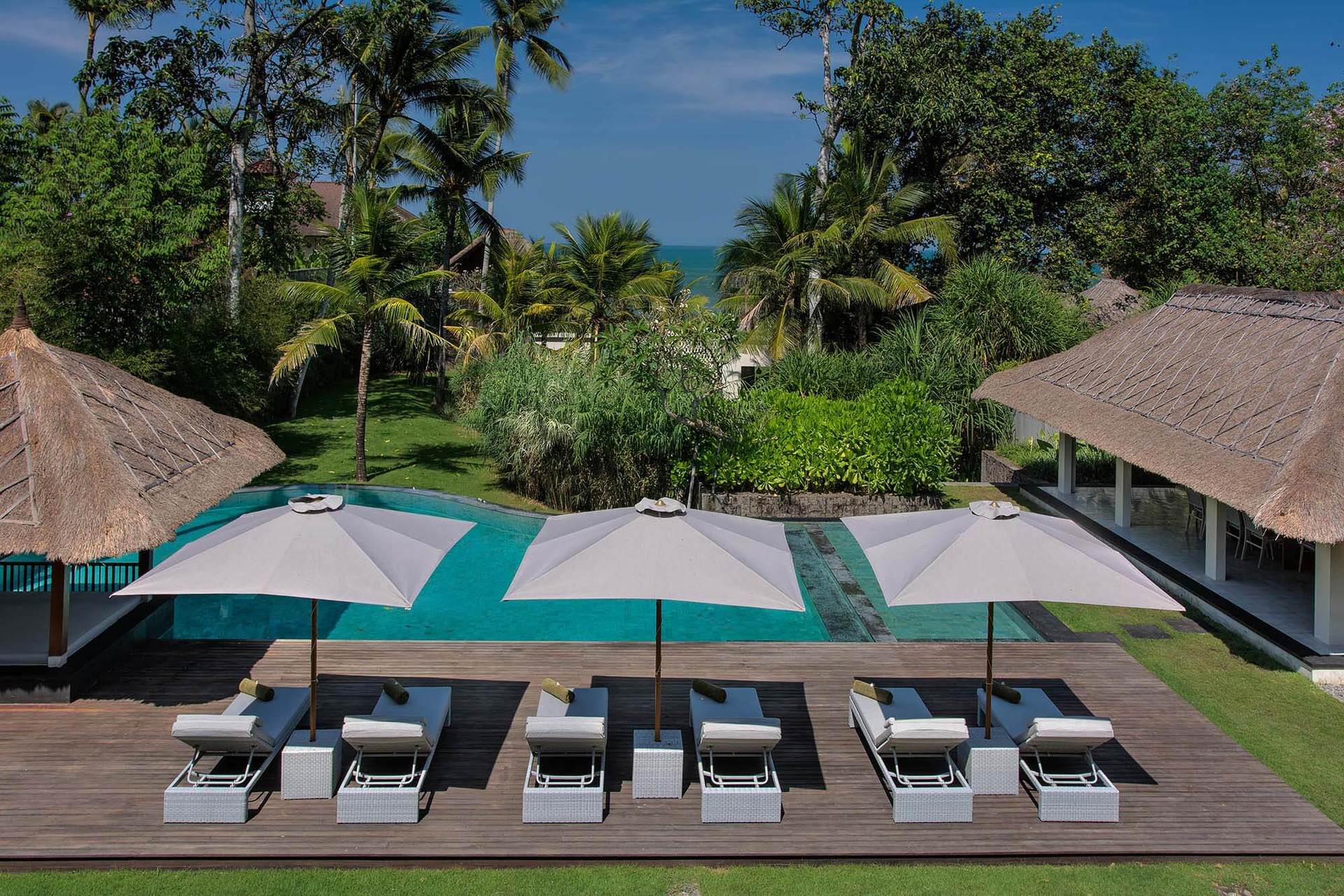 Luxury by the Ocean’s Edge – Bali Villa 1087