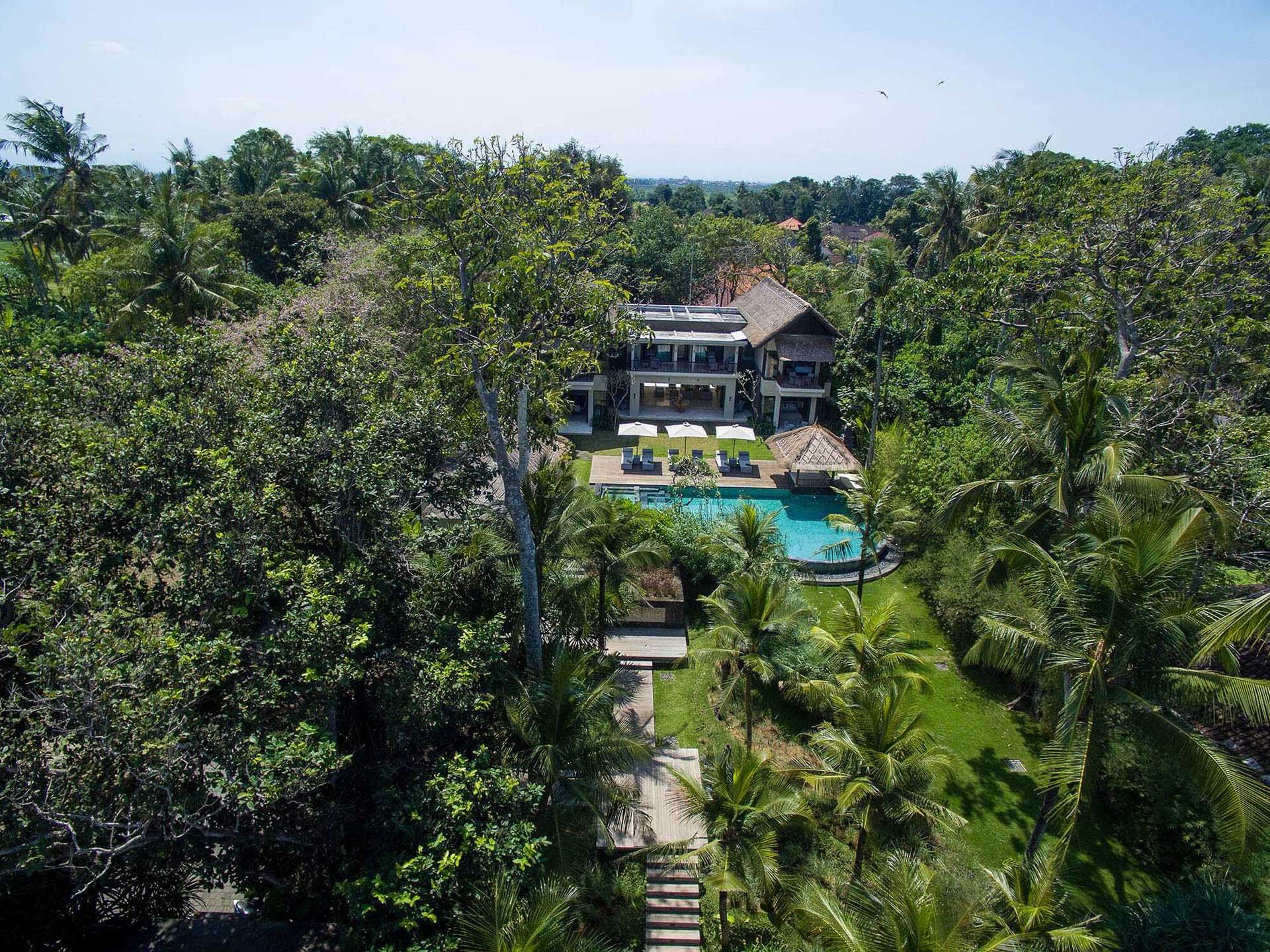 Luxury by the Ocean’s Edge – Bali Villa 1087