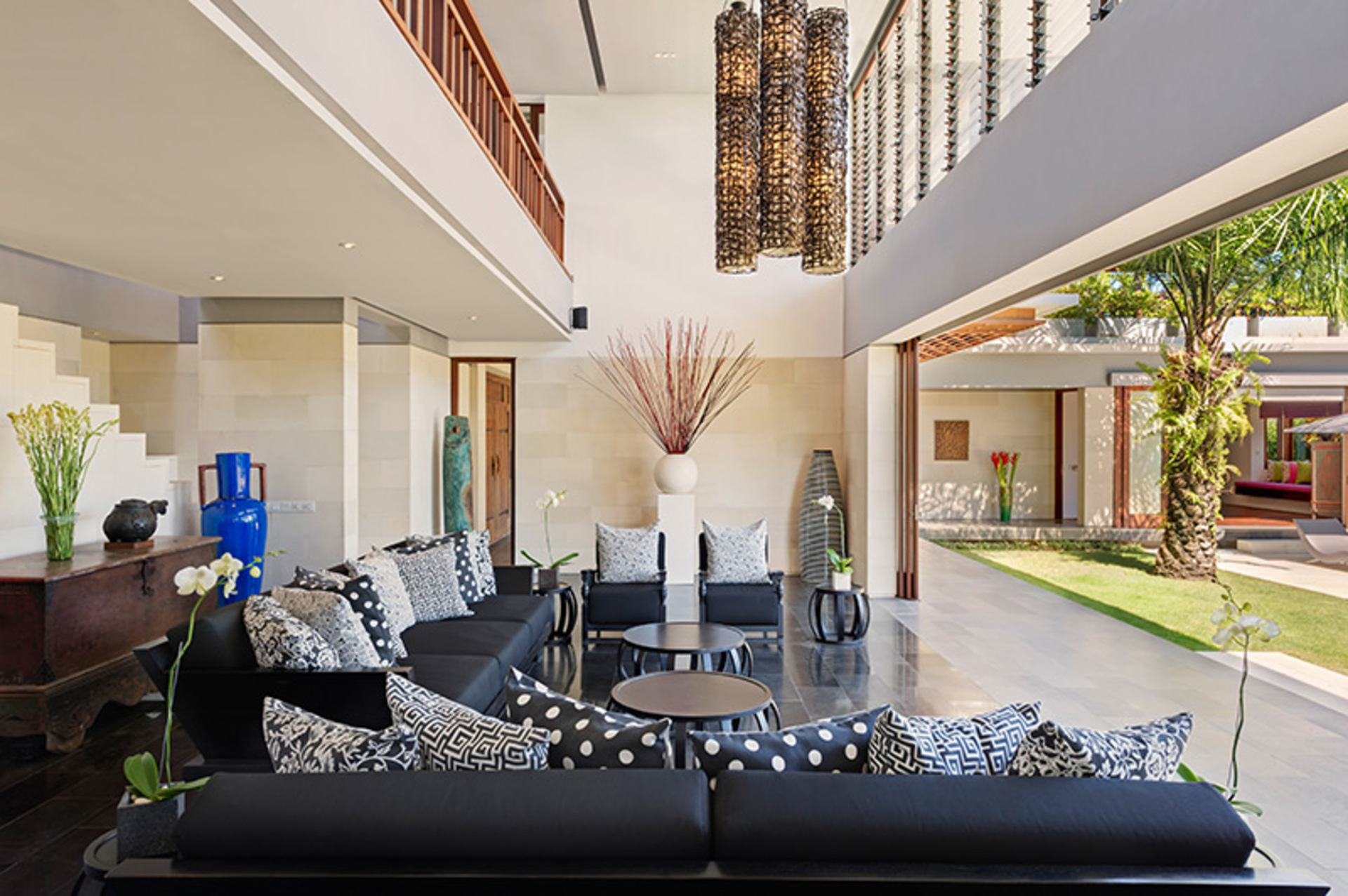Spacious Luxury Retreat Near Beach – Bali Villa 1098
