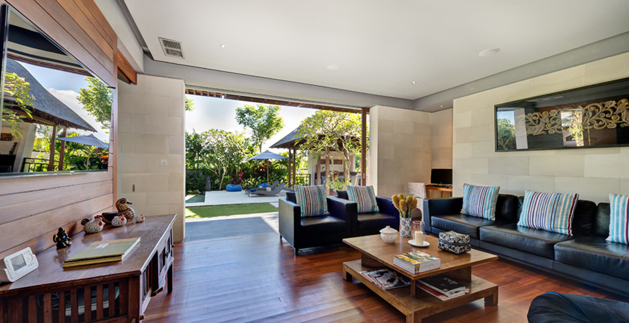 Spacious Luxury Retreat Near Beach – Bali Villa 1098