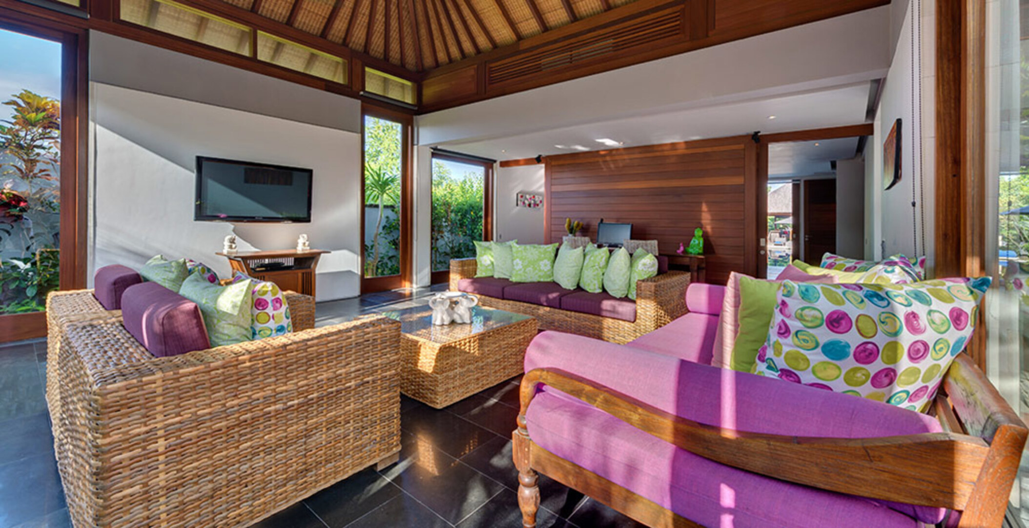 Spacious Luxury Retreat Near Beach – Bali Villa 1098