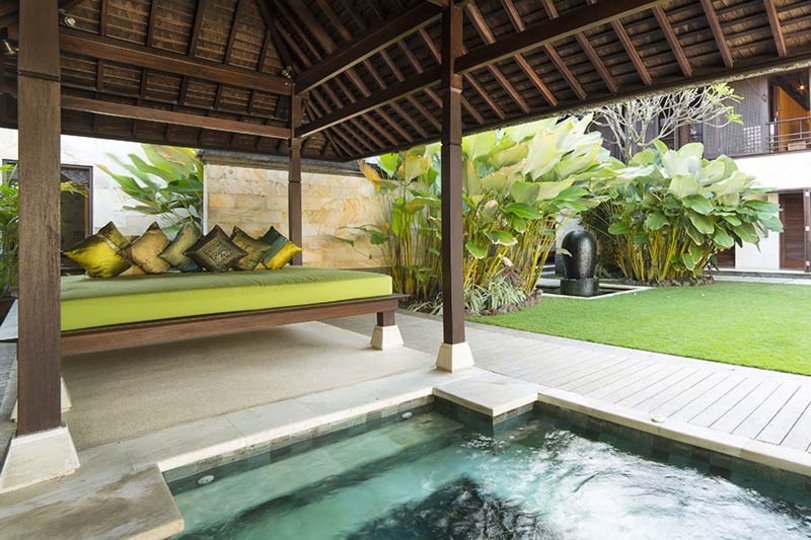 Elegant Coastal Villa with Jacuzzi – Bali Villa 1111