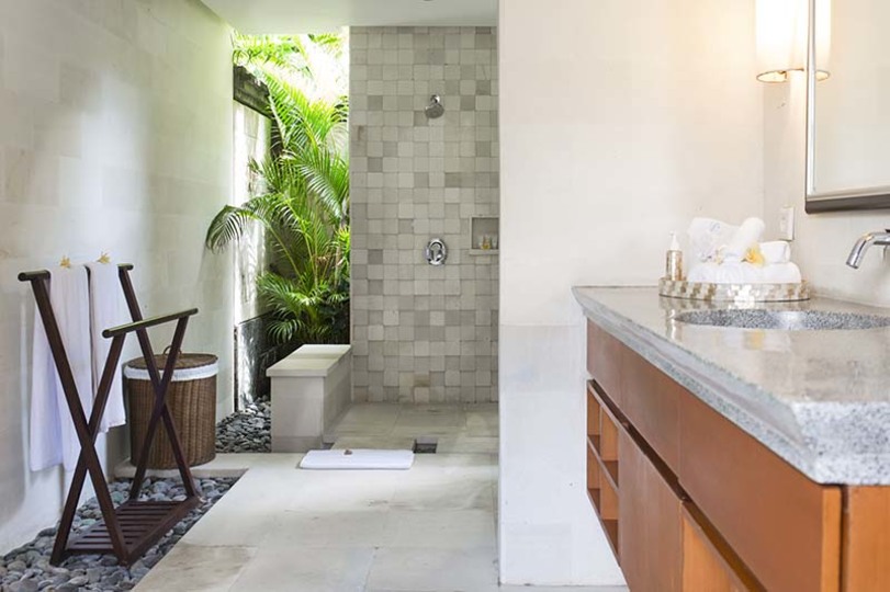 Elegant Coastal Villa with Jacuzzi – Bali Villa 1111