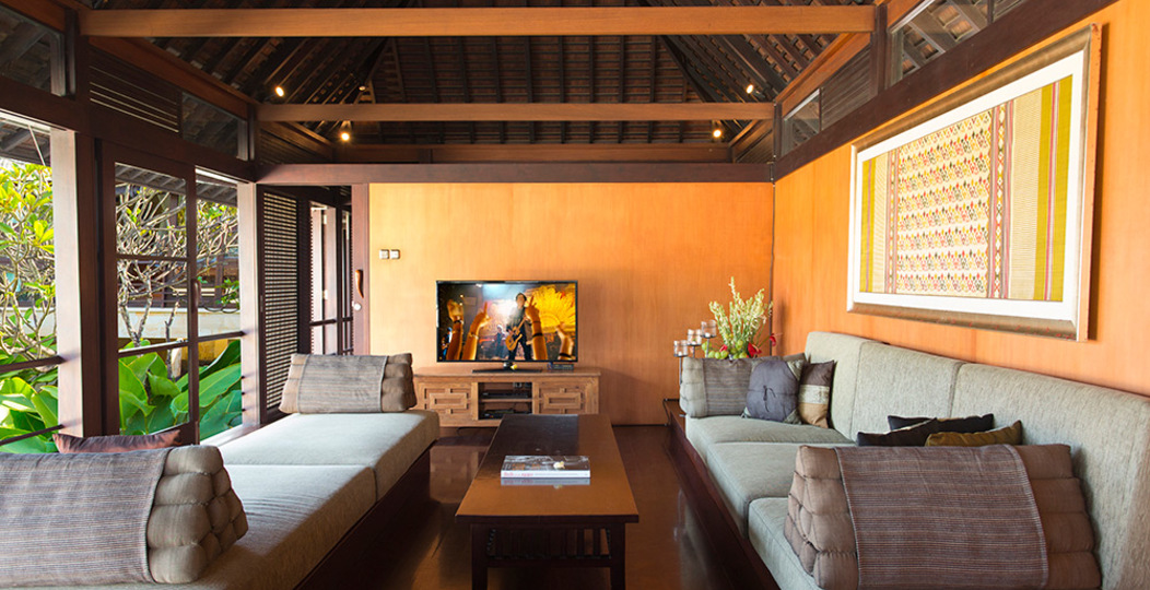 Elegant Coastal Villa with Jacuzzi – Bali Villa 1111